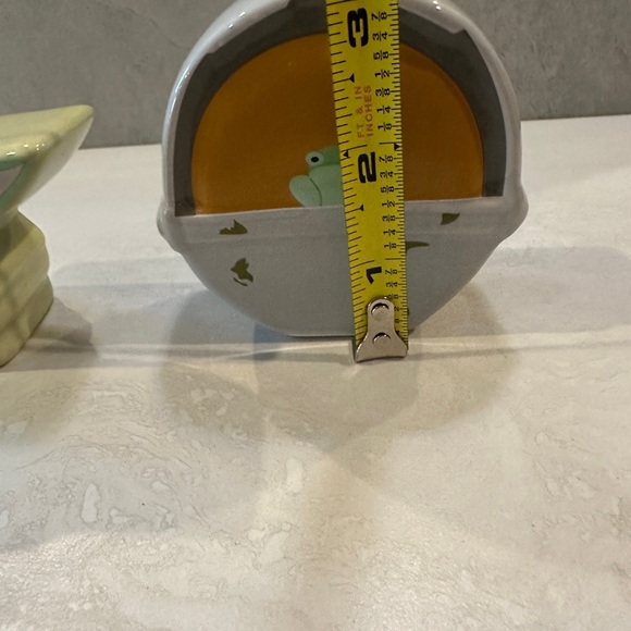 Star Wars The Mandalorian Baby Yoda Grogu The Child & Carrier Salt & Pepper Set - Picture 6 of 7